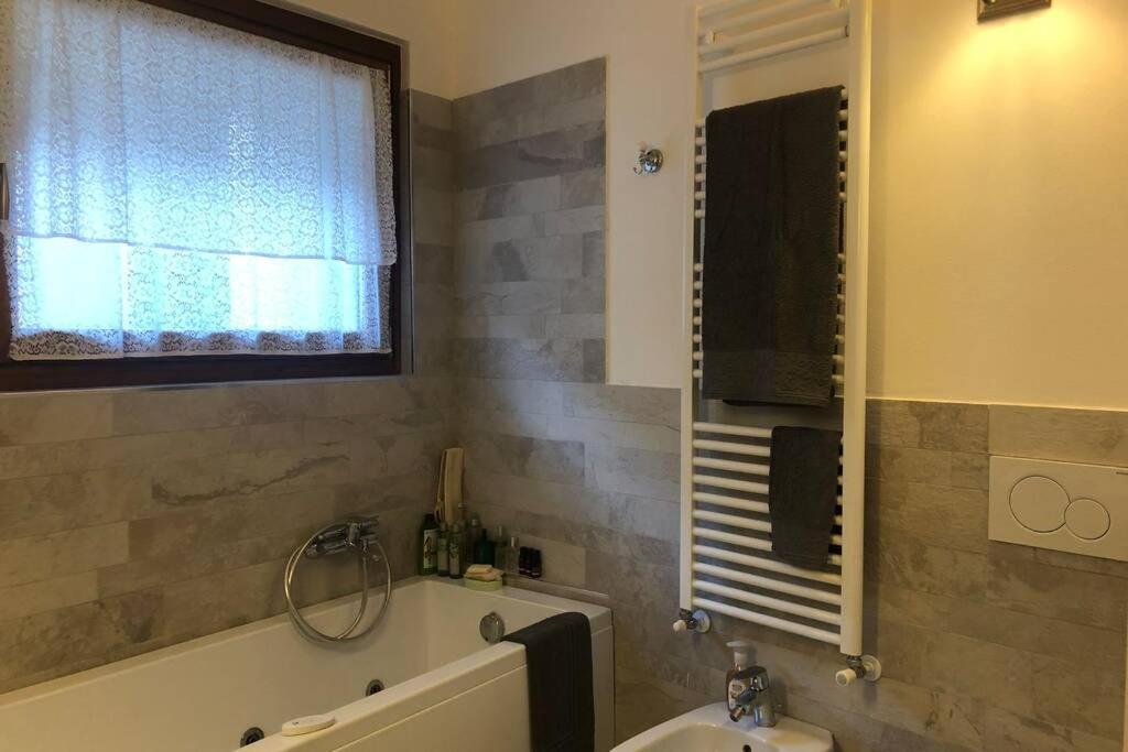La Poulerie - Suite Dependance Gera Lario Kültér fotó